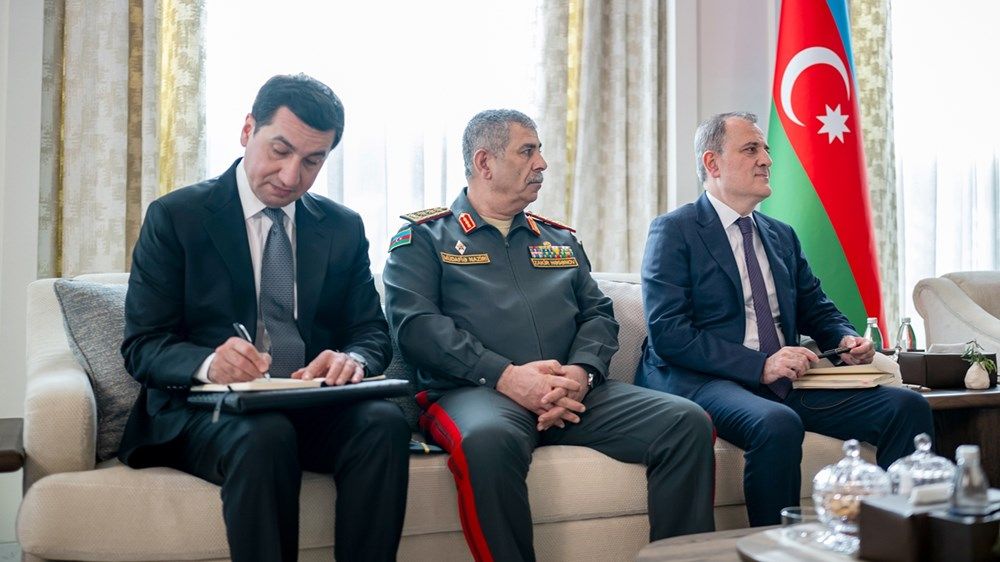 رئيس الدولة ورئيس أذربيجان يبحثان علاقات التعاون في إطار الشراكة الإستراتيجية الشاملة بين البلدين