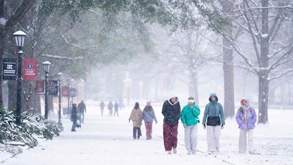 90 قتيلاً حصيلة ضحايا العاصفة الجليدية بأميركا