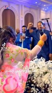 شاهد بالفيديو.. السلطانة هدى عربي تثير تفاعل شيخ الامين وحيرانه وتغني له في في زفاف مأمون سوار الدهب (عنده حولية محضورة)