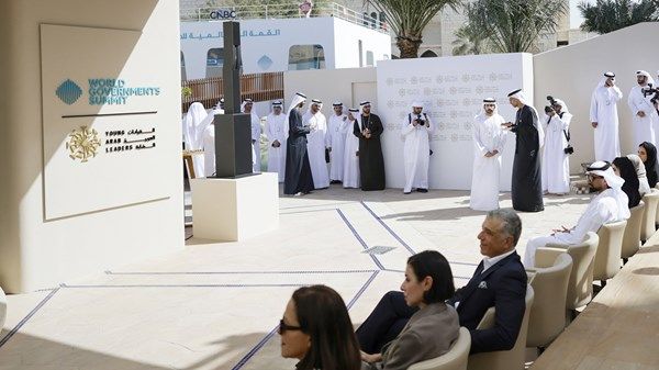 حمدان بن محمد يشهد جانباً من أعمال «منتدى القيادات العربية الشابة»