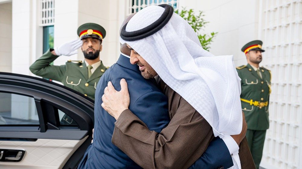 رئيس الدولة ورئيس سيراليون يبحثان علاقات التعاون بين البلدين