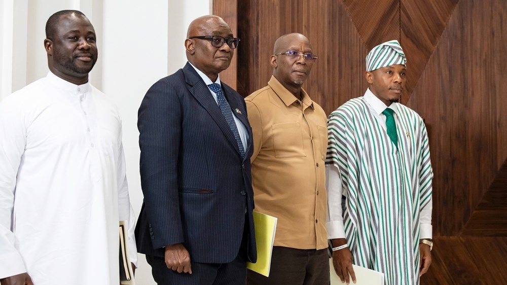 رئيس الدولة ورئيس سيراليون يشهدان توقيع اتفاقية الشراكة الاقتصادية الشاملة بين البلدين