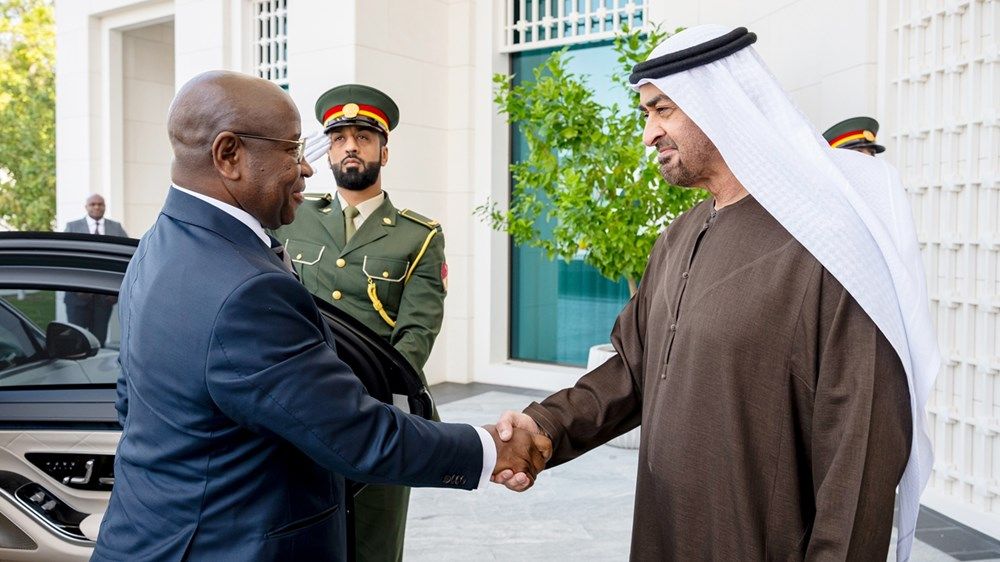 رئيس الدولة ورئيس سيراليون يبحثان علاقات التعاون بين البلدين