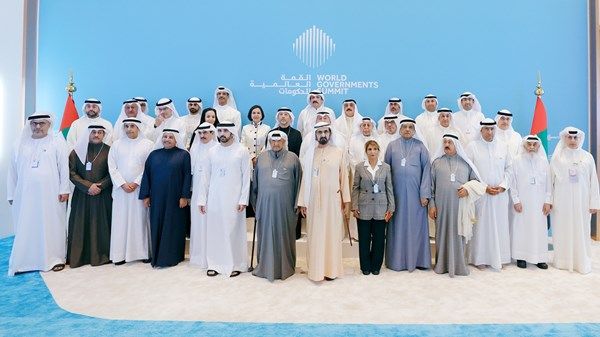 محمد بن راشد يلتقي عدداً من تجار الكويت المشاركين في المنتدى الاقتصادي الإماراتي الكويتي