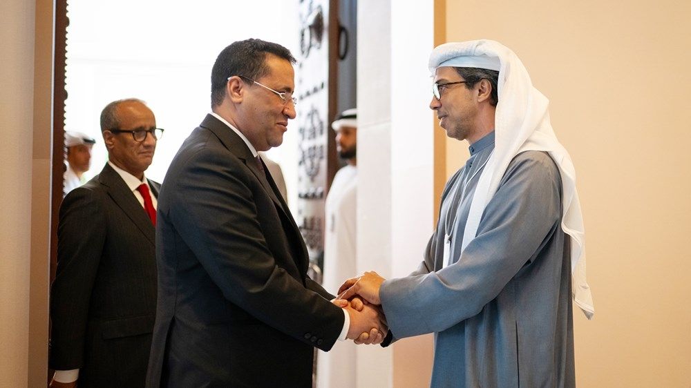 منصور بن زايد يلتقي رئيس وزراء موريتانيا ويبحثان آفاق التعاون المشترك