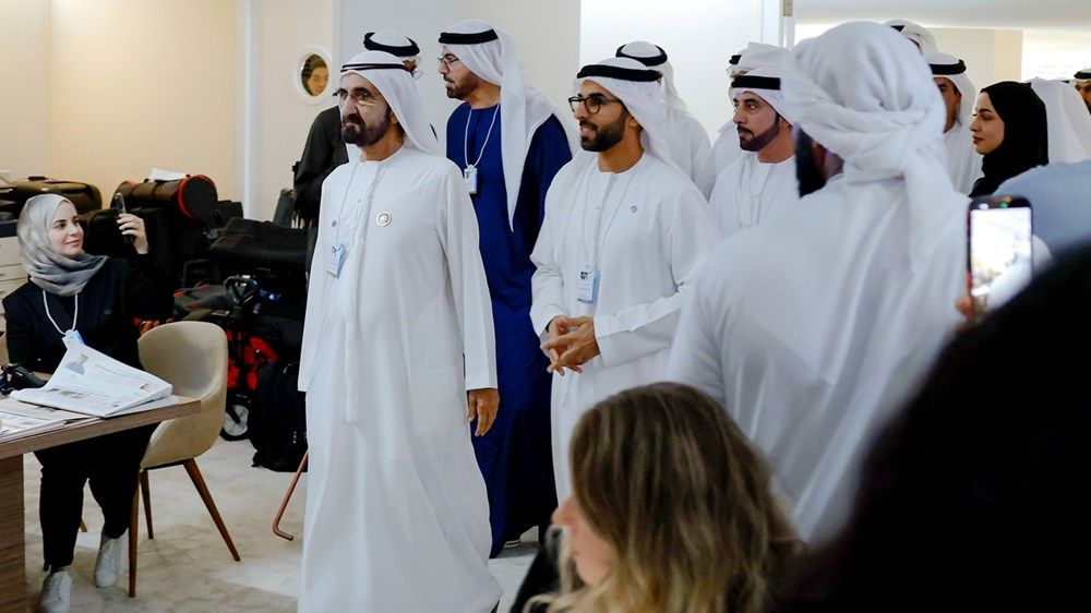 محمد بن راشد يتفقد المركز الإعلامي ومركز العمليات والأمن السيبراني للقمة العالمية للحكومات