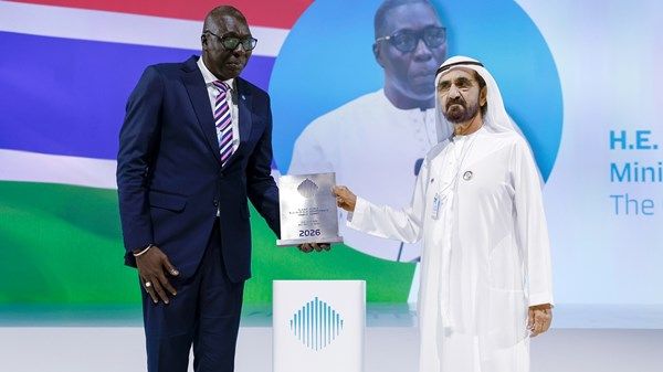 محمد بن راشد يكرّم وزير السياحة والثقافة في غامبيا بجائزة «أفضل وزير في العالم»