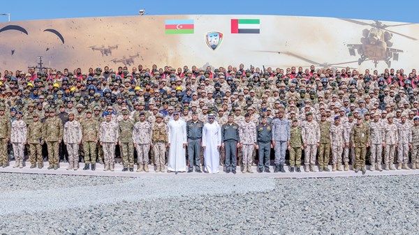 بحضور وزير دفاع أذربيجان.. حمدان بن محمد يشهد تمرين «درع السلام 2026»