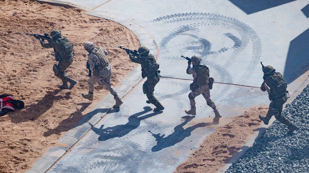 بحضور وزير دفاع أذربيجان.. حمدان بن محمد يشهد تمرين «درع السلام 2026»