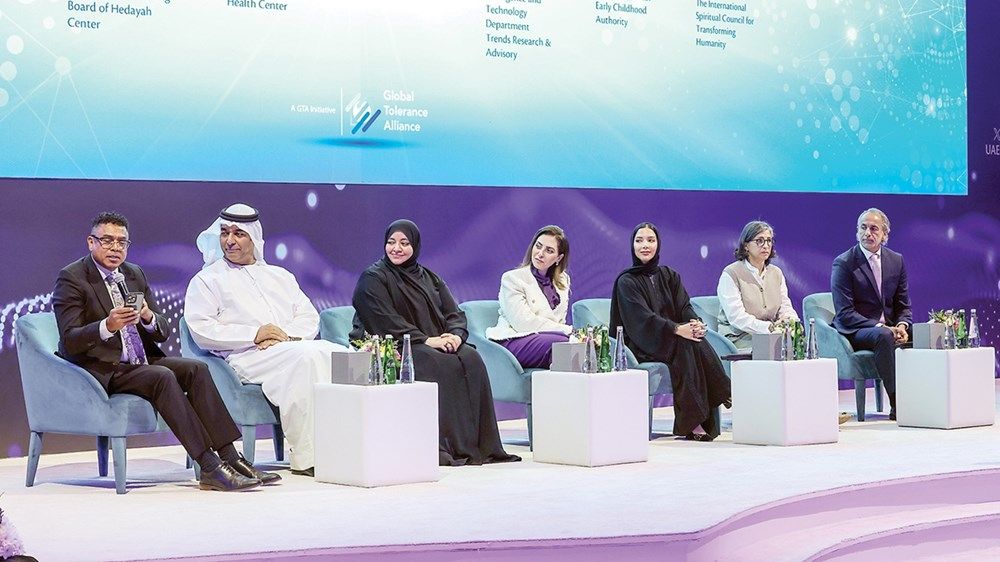 نهيان بن مبارك: الذكاء الاصطناعي ينبغي أن يكون أداة لتعزيز الأخوّة الإنسانية