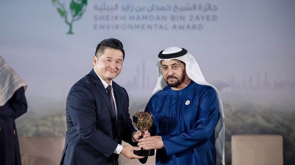 حمدان بن زايد يكرِّم الفائزين بالدورة الثانية من جائزة الشيخ حمدان بن زايد البيئية