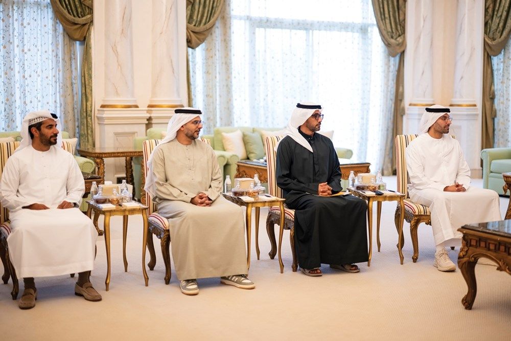 هزاع بن زايد يطّلع على أبرز الخطط الاستراتيجية والمشاريع الثقافية والسياحية في منطقة العين