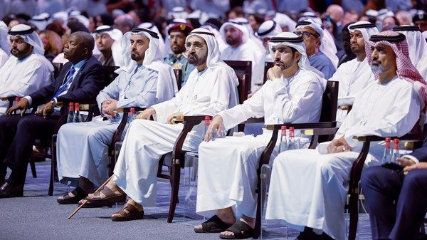 محمد بن راشد يشهد كلمة ألقاها رئيس وزراء إسبانيا في القمة العالمية للحكومات