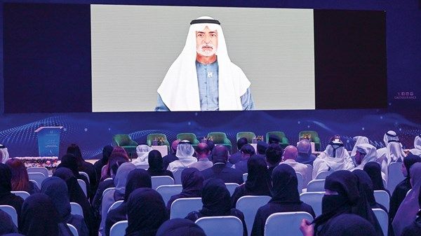 نهيان بن مبارك: الذكاء الاصطناعي ينبغي أن يكون أداة لتعزيز الأخوّة الإنسانية