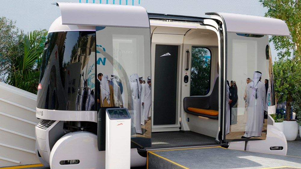 محمد بن راشد يطّلع على مشروعي «دبي لوب» و«جلايدوايز» لتعزيز التنقل الذكي والمستدام