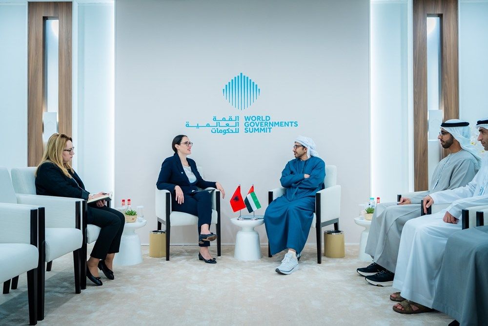 عبدالله بن زايد يستقبل عدداً من المسؤولين المشاركين في القمة العالمية للحكومات