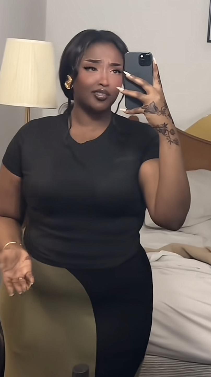 شاهد بالصور.. سمراء سودانية تخطف الأضواء على مواقع التواصل الاجتماعي بجمالها الساحر والجمهور يتغزل: (السمار نصف الجمال)