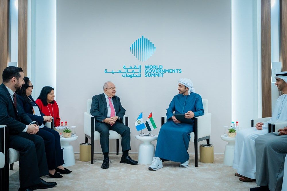 عبدالله بن زايد يستقبل عدداً من المسؤولين المشاركين في القمة العالمية للحكومات