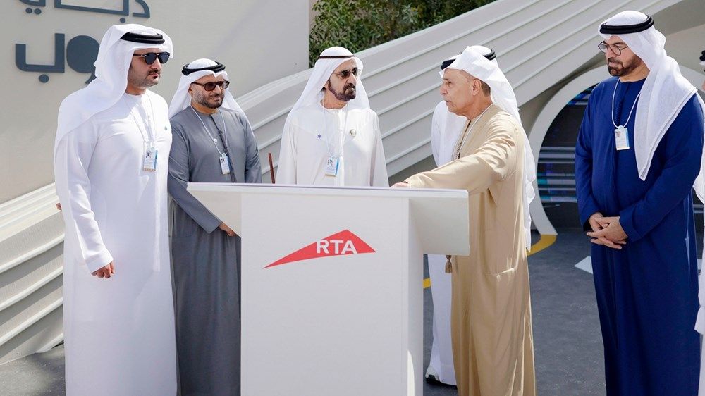 محمد بن راشد يطّلع على مشروعي «دبي لوب» و«جلايدوايز» لتعزيز التنقل الذكي والمستدام
