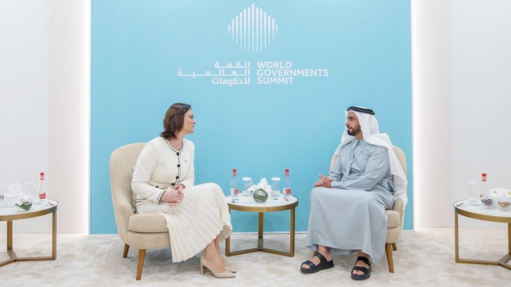 سيف بن زايد يلتقي رئيس حكومة إقليم كردستان العراق