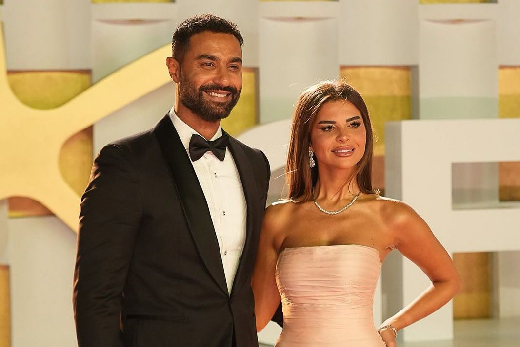 لحظة حب علنية… هكذا احتفل كريم فهمي بعيد ميلاد زوجته