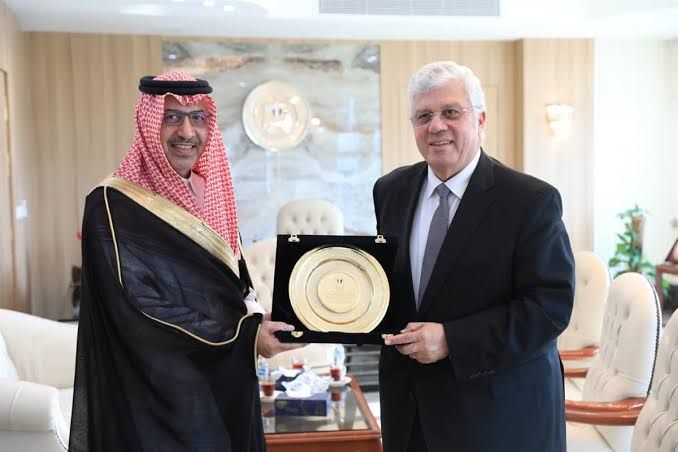 بحث تعزيز التعاون التعليمي بين السعودية ومصر في لقاء السفير الحصيني مع وزير التعليم العالي