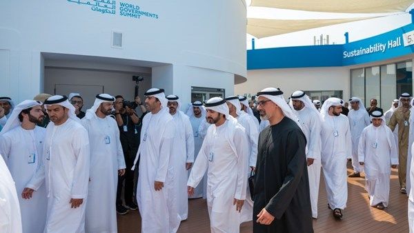 خالد بن محمد بن زايد يلتقي حمدان بن محمد بن راشد على هامش فعاليات القمة العالمية للحكومات