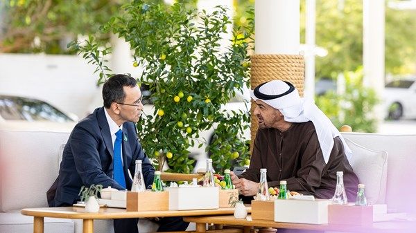 رئيس الدولة يستقبل رئيس مجلس الشيوخ في كازاخستان