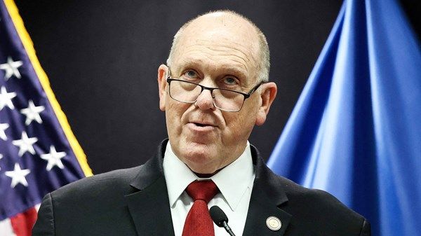 "قيصر الحدود" بإدارة ترامب يعلن سحب 700 عنصر من شرطة الهجرة في مينيسوتا