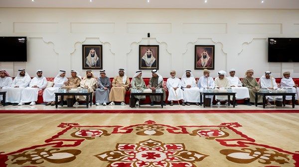 هزاع بن زايد يقدم واجب العزاء في وفاة الشيخة مريم محمد سالمين رحمه الشامسي