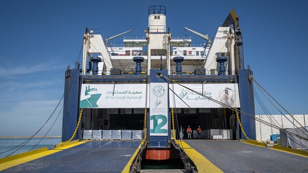 "سفينة صقر الإنسانية" تصل إلى ميناء العريش حاملة مساعدات لغزة