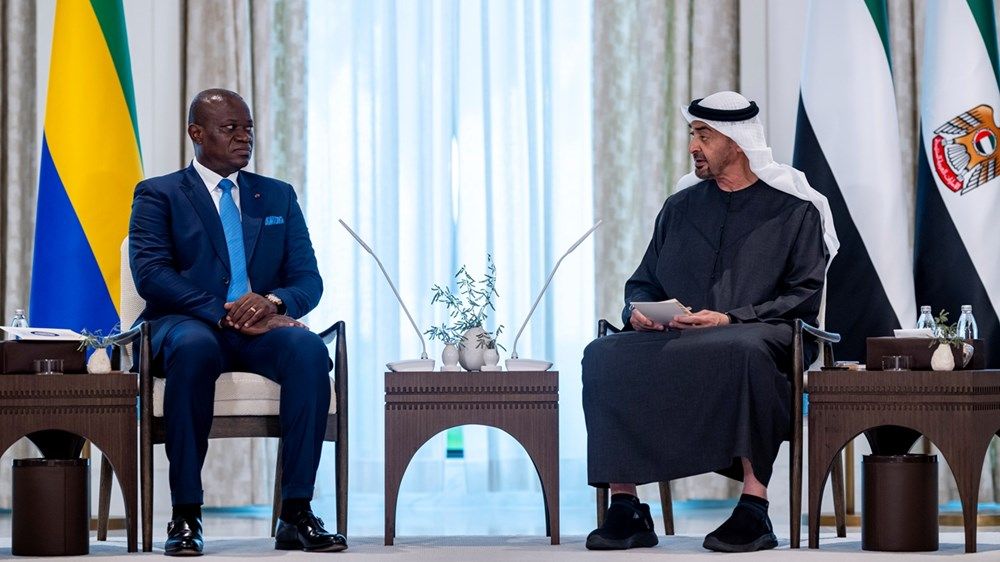 رئيس الدولة ورئيس الغابون يبحثان تعزيز علاقات التعاون بين البلدين