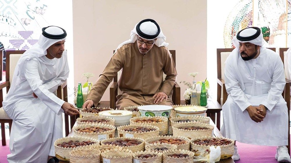 هزاع بن زايد يشهد جانباً من فعاليات النسخة الأولى من «مهرجان العين التراثي»