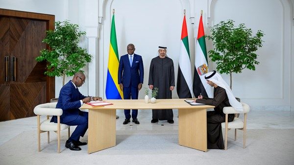 رئيس الدولة ورئيس الغابون يشهدان مراسم توقيع اتفاقية شراكة اقتصادية شاملة بين البلدين