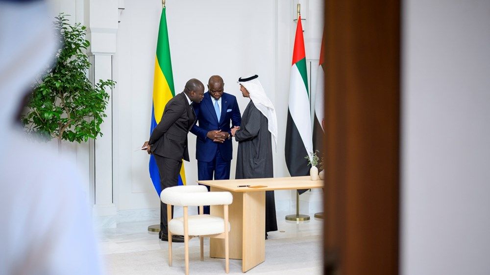 رئيس الدولة ورئيس الغابون يبحثان تعزيز علاقات التعاون بين البلدين