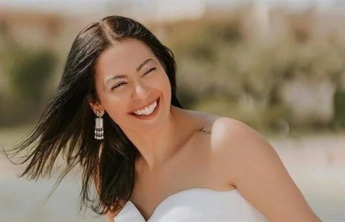 بصورة من الكواليس.. لقاء الخميسي تروج لمسلسلها الرمضاني روج أسود