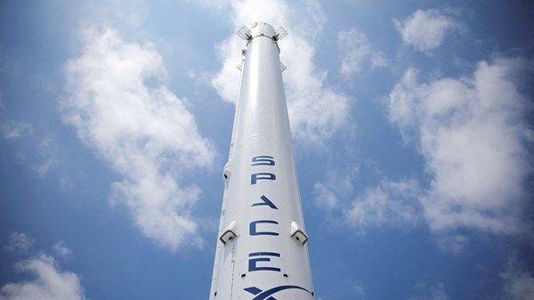 سبيس إكس تؤجل المريخ وتسرع خطواتها نحو القمر