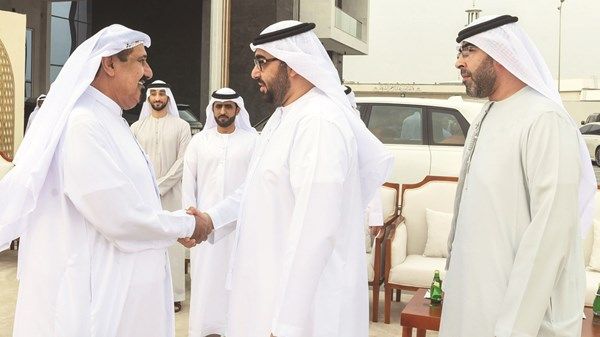 ولي العهد ونائب حاكم أم القيوين يحضران حفل عقد قران حميد المعلا