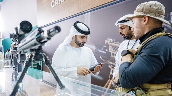 منصور بن محمد يشهد منافسات اليوم الثاني لتحدي الإمارات للفرق التكتيكية