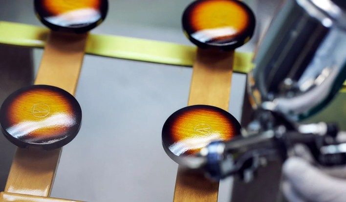 تكنولوجيا: أعلنت شركة Audio-Technica عن سماعات رأس خشبية محدودة الإصدار من طراز ATH-WP900SE مزودة بأغطية أذن من خشب الدردار الصلب ومطلية بتشطيبات Fujigen.