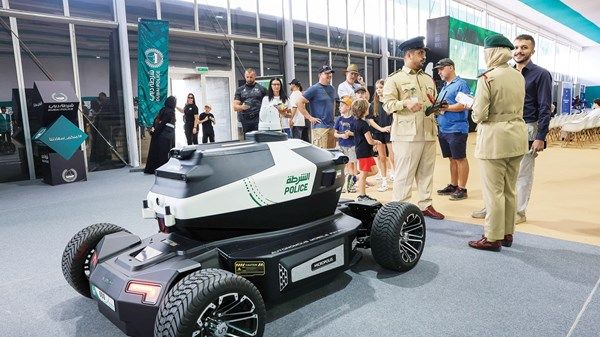 شرطة دبي تستعرض خدماتها الأمنية والمجتمعية في تحدي «سوات»