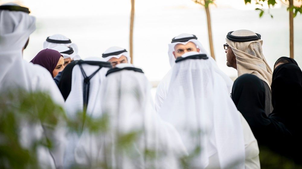 رئيس الدولة يستقبل المشاركين في برنامج القادة الإماراتيين من الصف الثاني الذي عقد في الصين