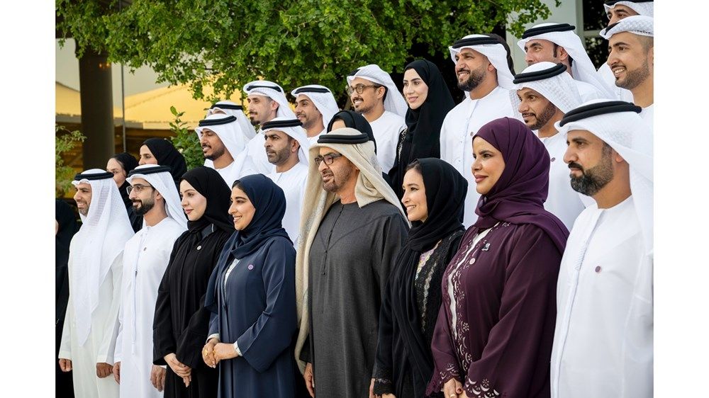 رئيس الدولة يستقبل المشاركين في برنامج القادة الإماراتيين من الصف الثاني الذي عقد في الصين