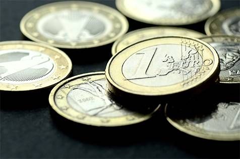 اليورو يتخلى عن ذروة أسبوعين قبيل بيانات أمريكية هامة