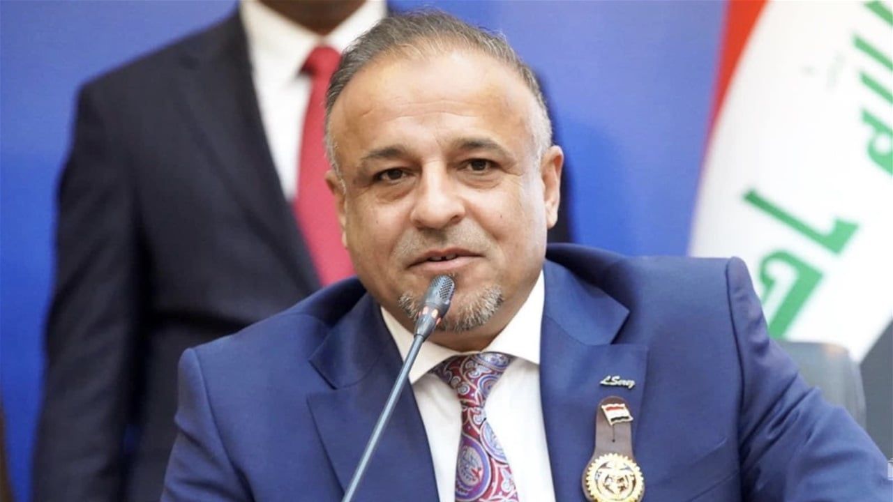 أربع عودات خلال أسبوعين.. قرارات بدر الفحل تولد تساؤلات حول توريث المنصب