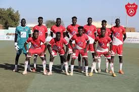 شاهد بالفيديو.. جمهور ولاعبو أم مغد الكاملين يحملون مدرب الفريق على الأعناق احتفالاً بالتأهل لدوري النخبة: (جندي معانا ما همانا)