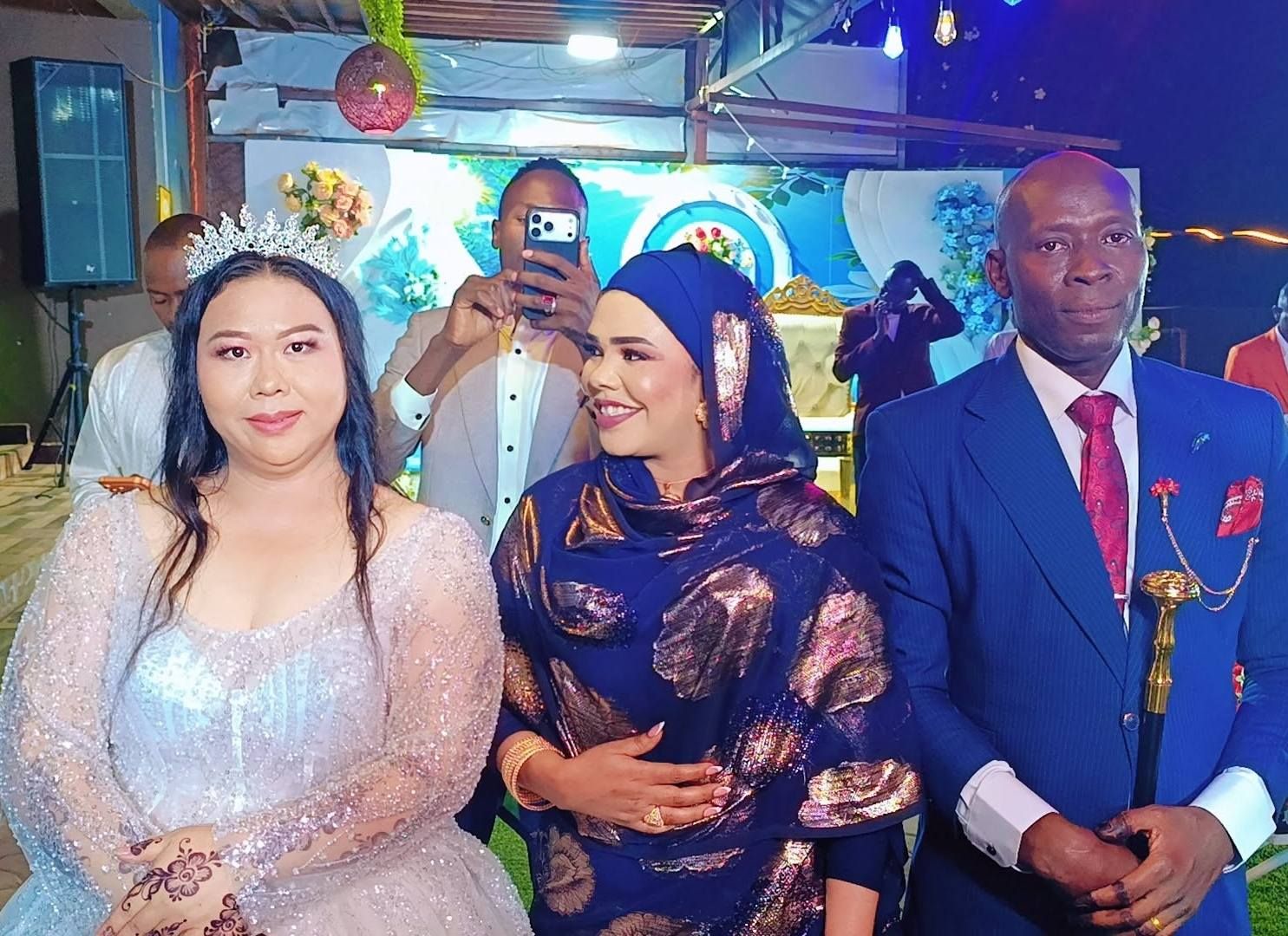 شاهد بالصور.. زواج شاب سوداني من فتاة “صينية” مسلمة ومطربة الحفل تكتب: (جمعتهما لغة الحب والدين الاسلامي الحنيف لمدة 14 عام)