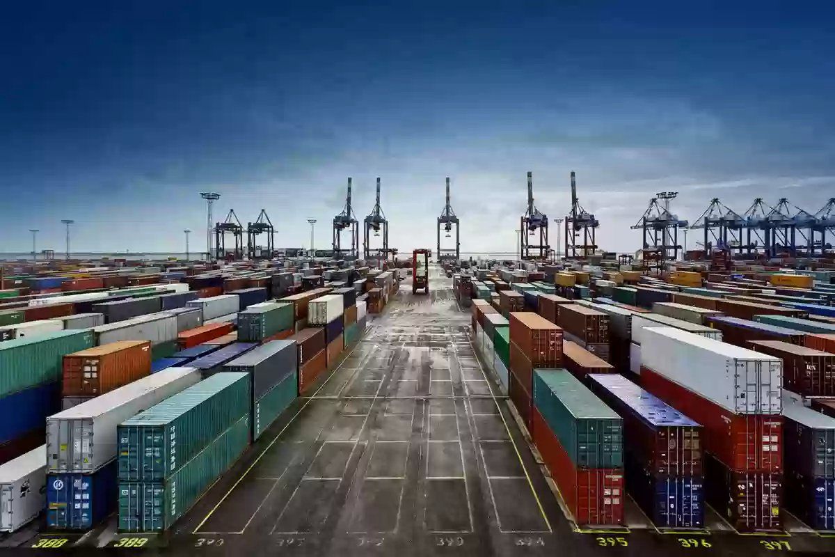 تجنبا للمعاقبة .. ما هي السلع الممنوع استيرادها في السعودية 1447