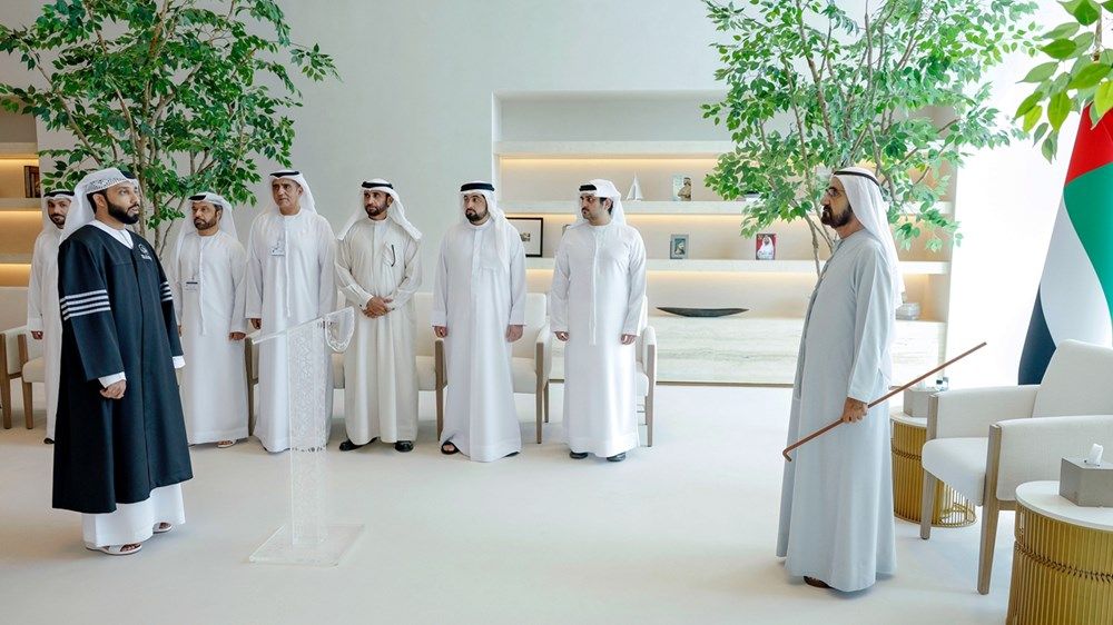 أمام محمد بن راشد.. 20 من أعضاء النيابة العامة الجُدد في دبي يؤدون اليمين القانونية