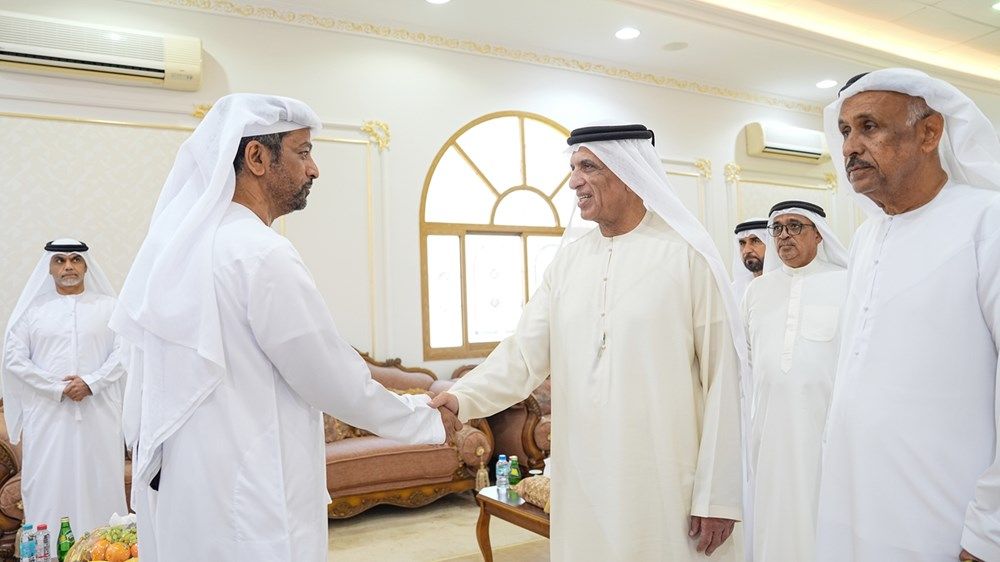 سعود بن صقر يعزي في وفاة مريم علي أبو ليلة